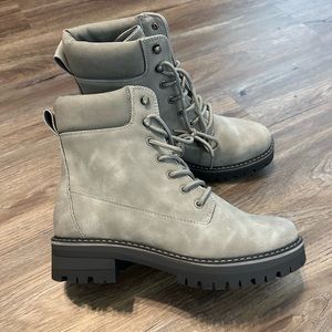 Cristen combat boot grey size 9.5